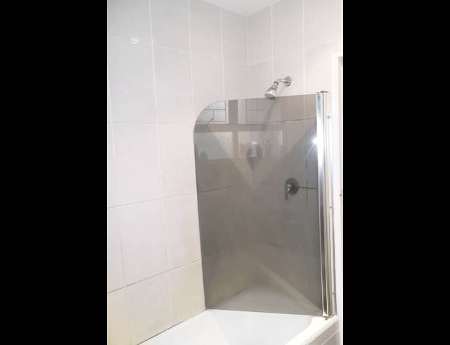 2 bed property to rent in ROSEBANK